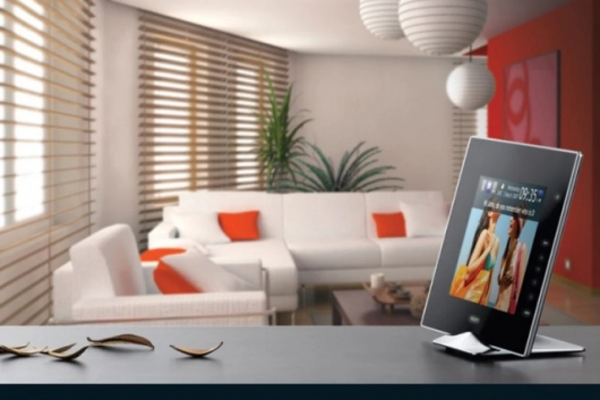 Wireless PIXXA digital photo frame