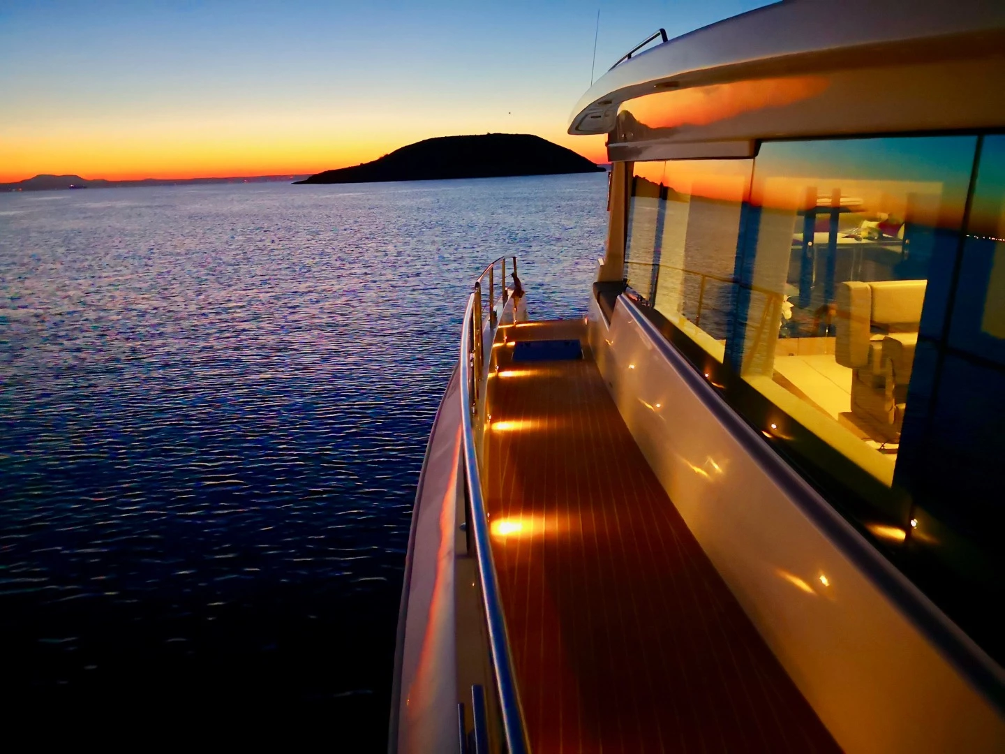 The Silent 55 catamaran has a spacious deck area thanks to the broad 8.46-meter beam