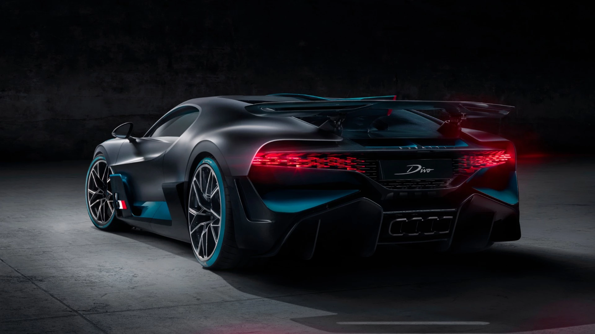 Bugatti Divo: a delectable backside