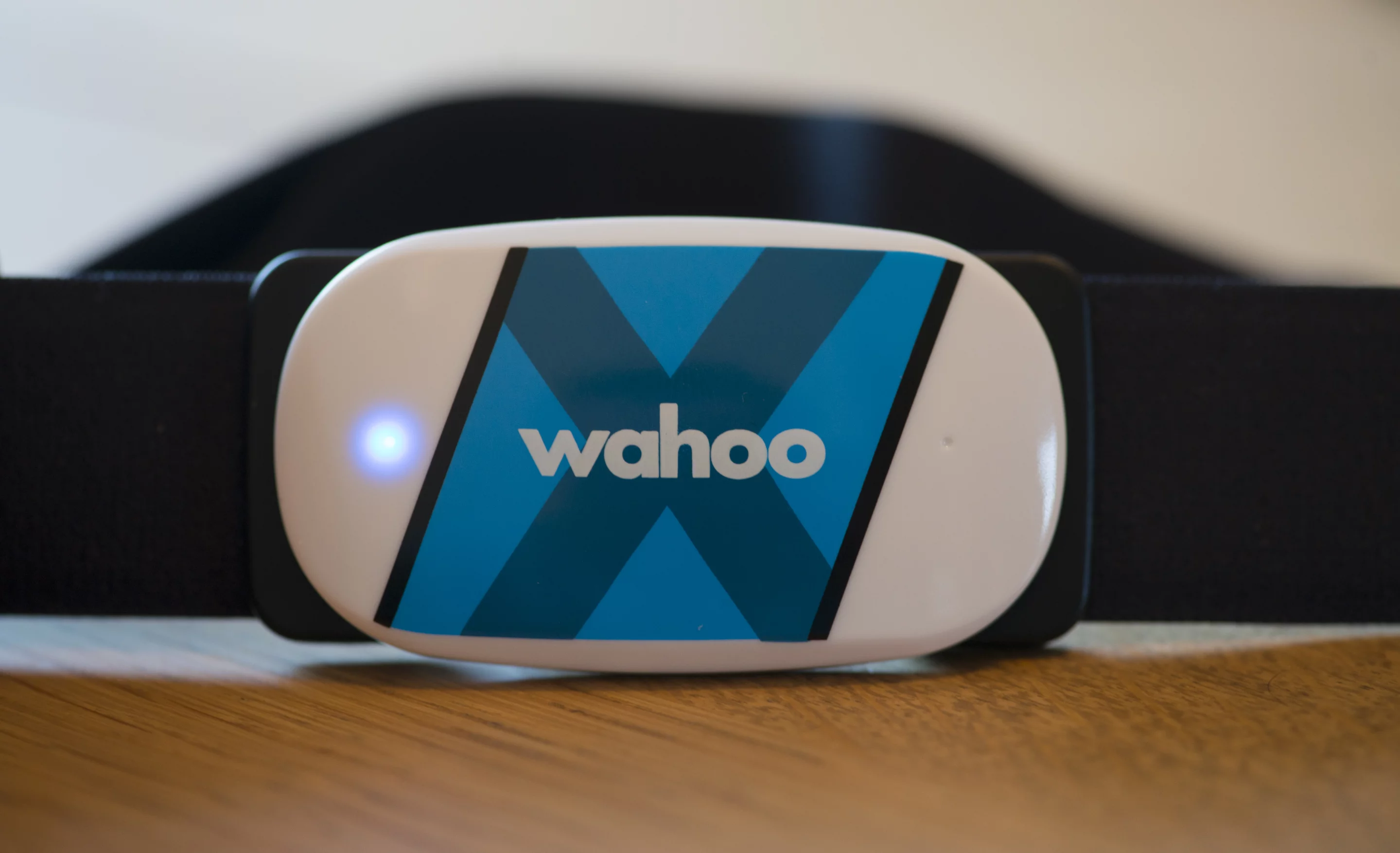 The LED lights on the front of the Wahoo Fitness Tickr X (Photo: Simon Crisp/Gizmag.com)