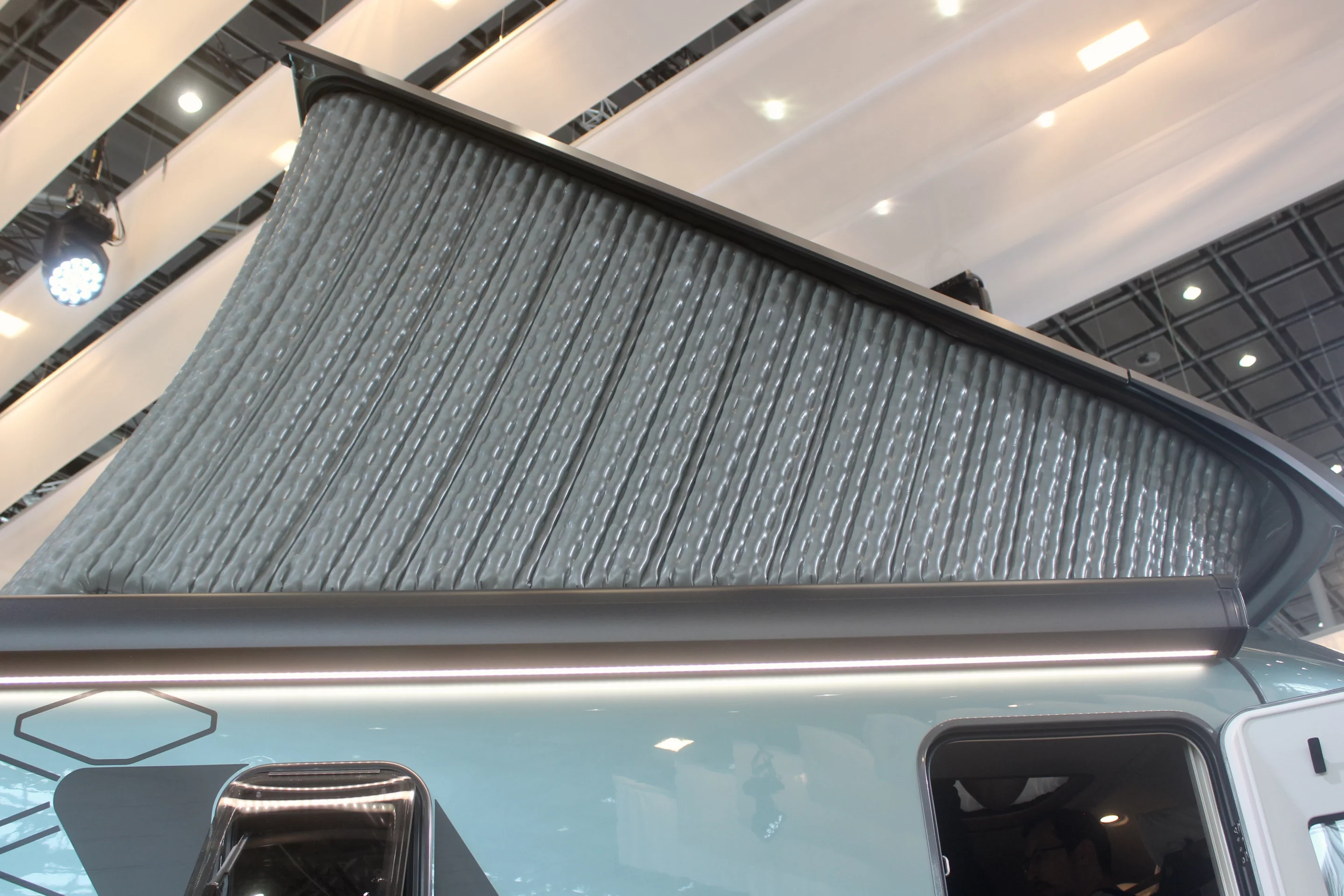 The inflatable pop-up on the Hymer Venture S