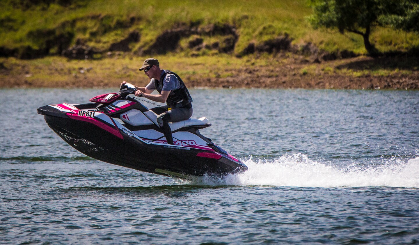 Gizmag editor Noel McKeegan throws the Sea-Doo Spark around (Photo: Loz Blain/Gizmag.com)