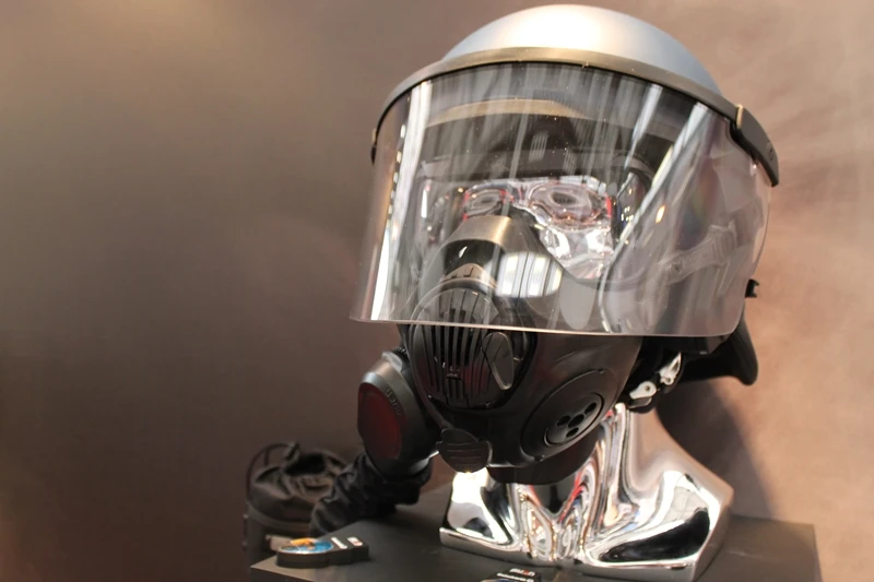 The HMK150 uses the Schuberth P100N helmet
