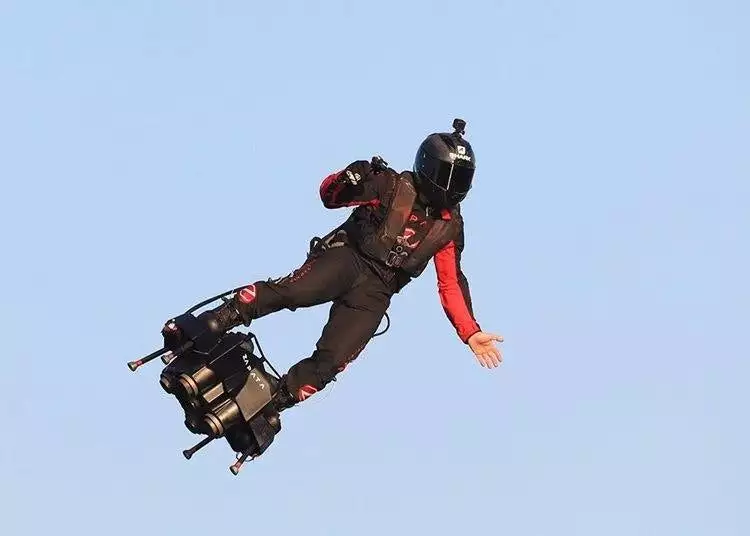 At speeds over 100 mph, Franky Zapata has become the first person to cross the English Channel on a jet-powered hoverboard