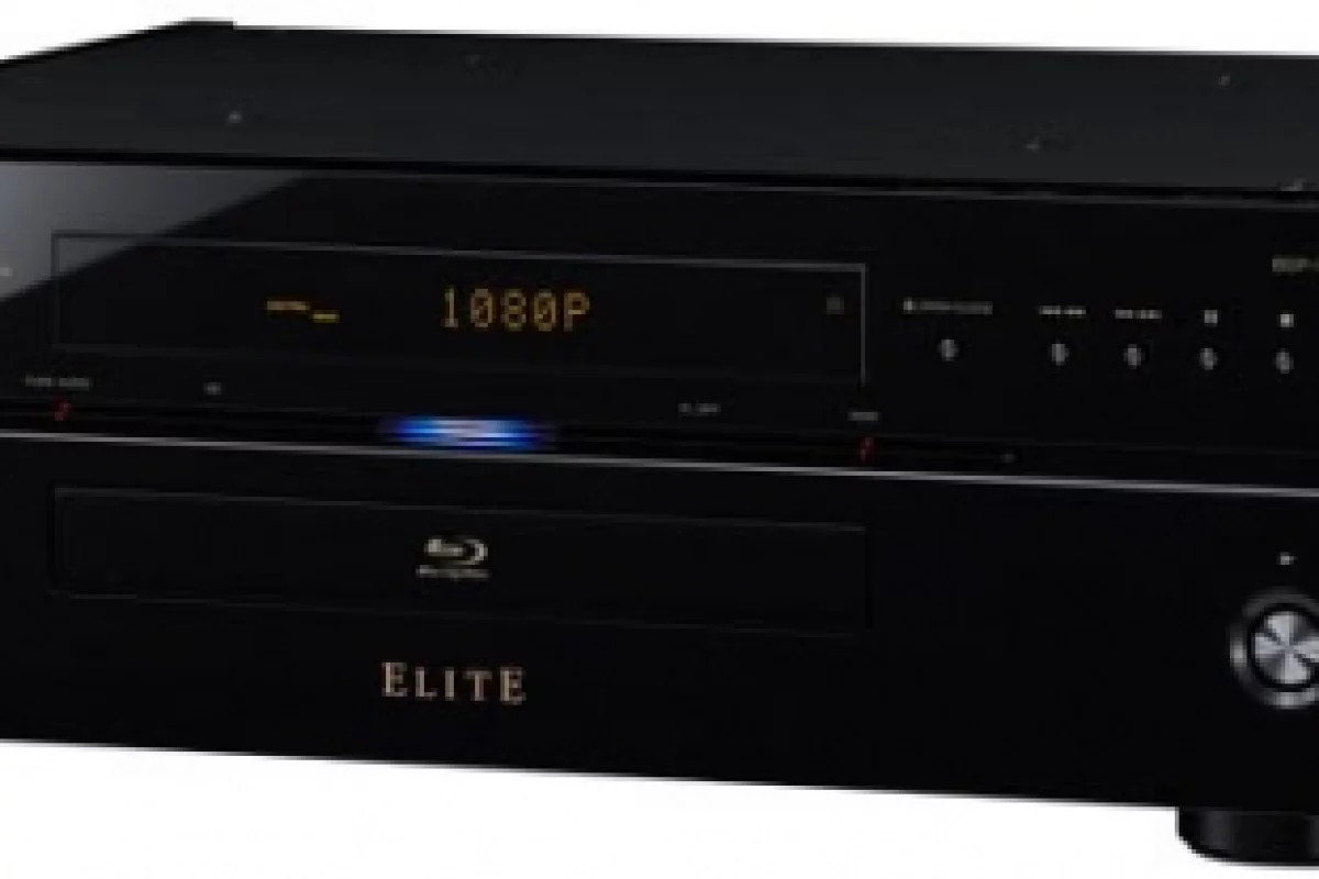 A top-of-the-line image processor delivers 1080p/24 resolution, and converts color information from 8 bits to 16 bits