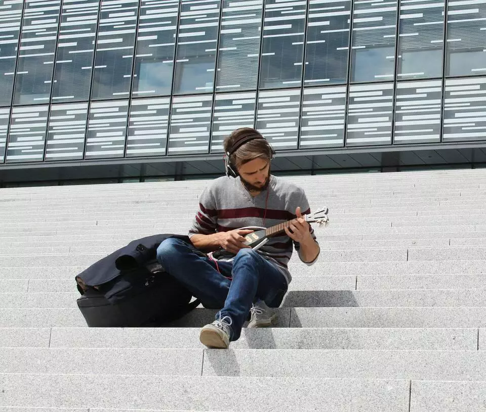 The Astro E has an internal amplifier to drive plugged in headphones