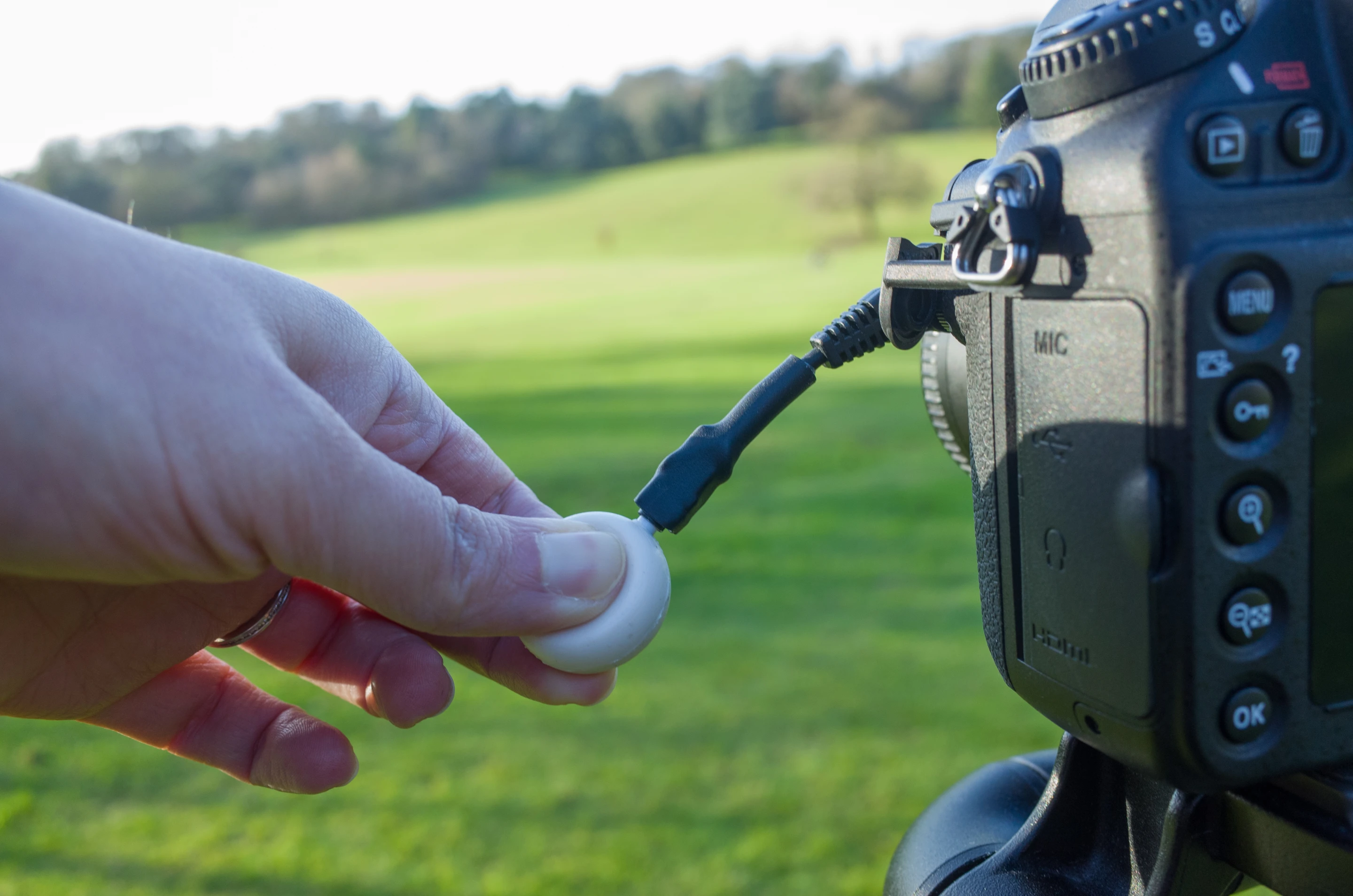 Pico can be set manually by pressing a button in the middle (Photo: Simon Crisp/Gizmag.com)