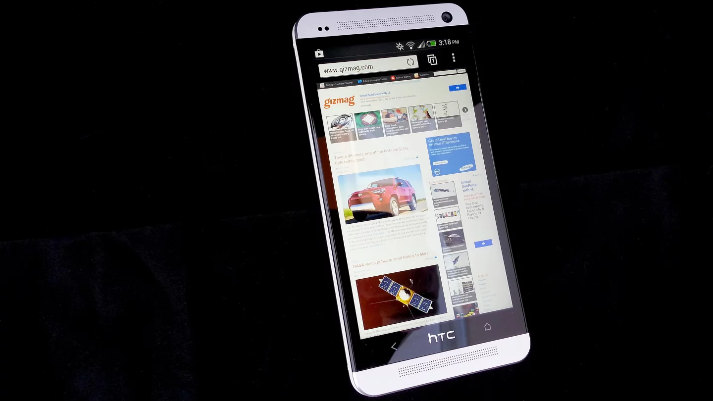 The display has 1920 x 1080 (1080p) resolution – an absurd 468 pixels per inch