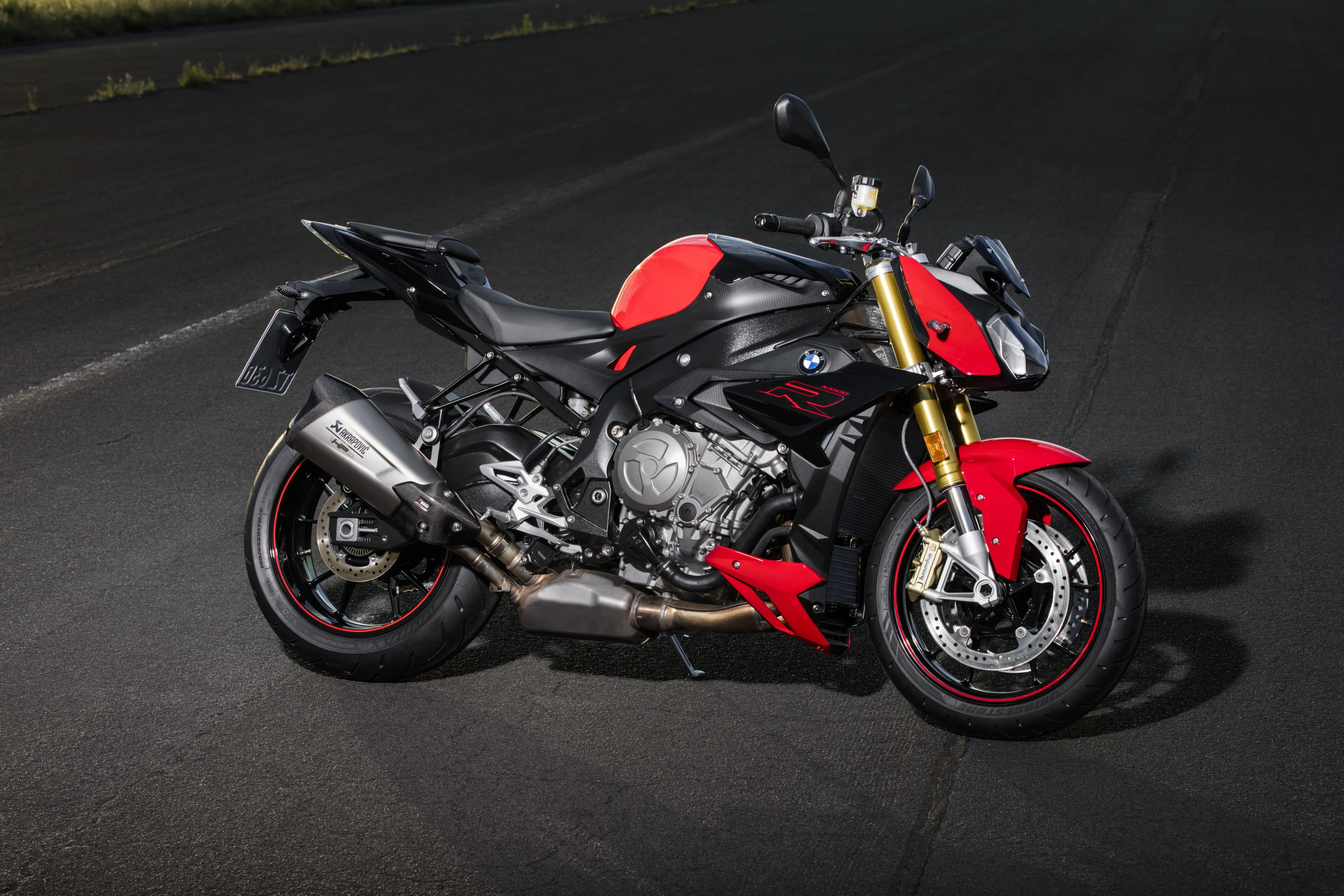 2017 BMW S1000R: a brute of a thing