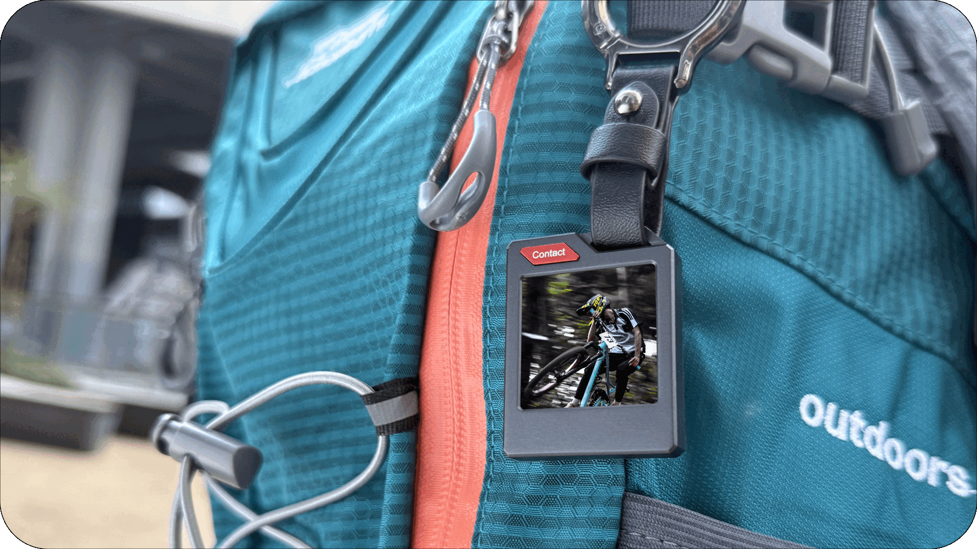 Photos loaded onto the PhotoTag are unlikely to have the best color depth, as the E Ink screen can handle four colors only