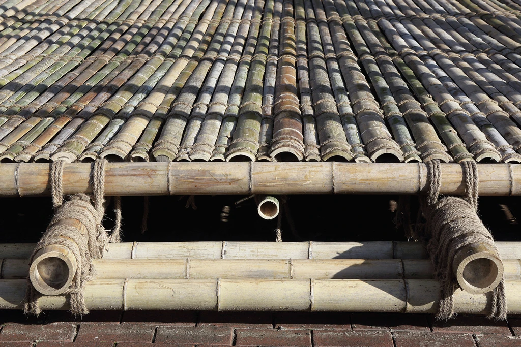 The structure measures 4.40 m (14.5 ft) wide, and 3.80 m (12.5 ft) high