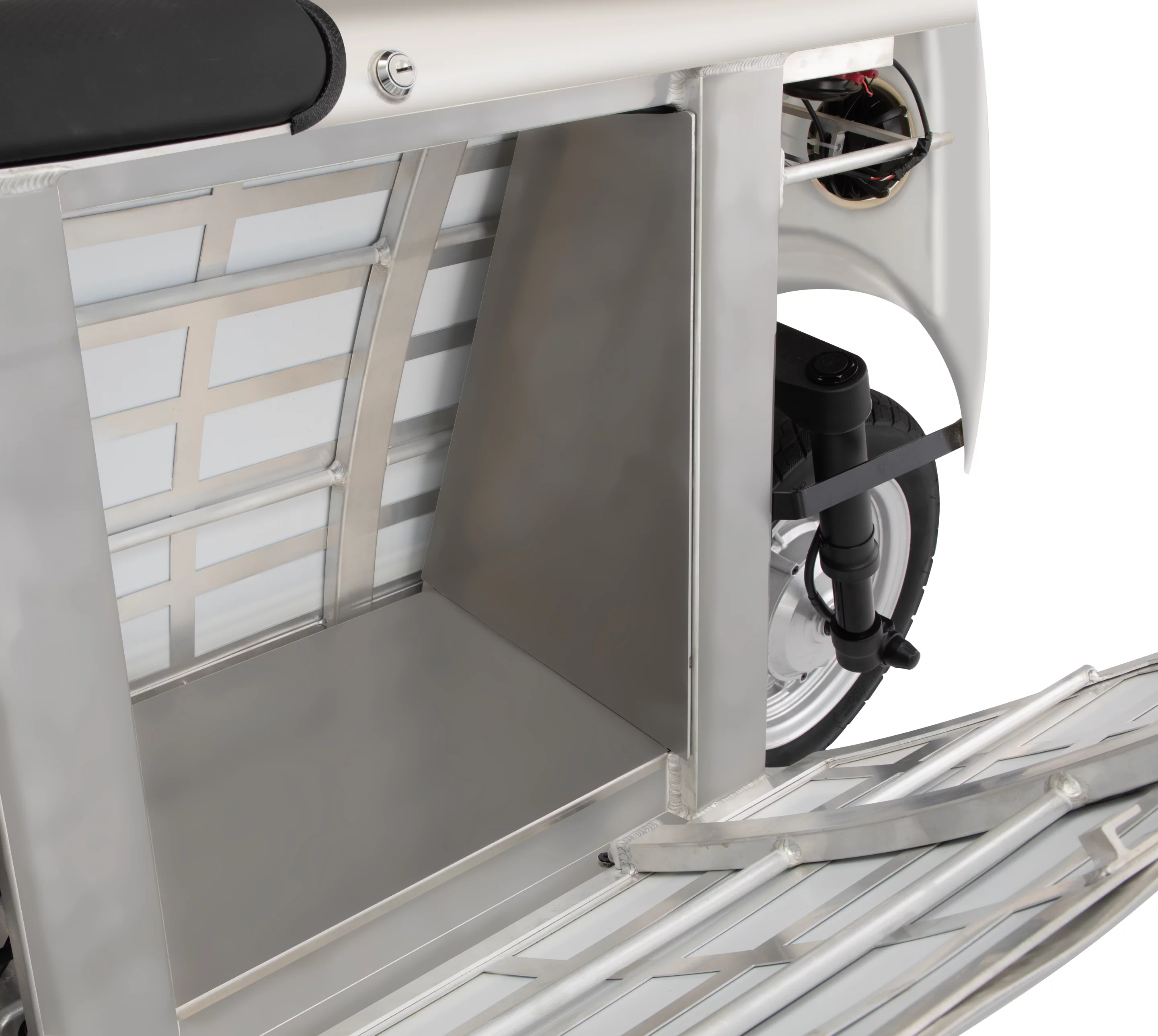 The Lightfoot's cargo compartment can manage a maximum load of 33 lb (15 kg)