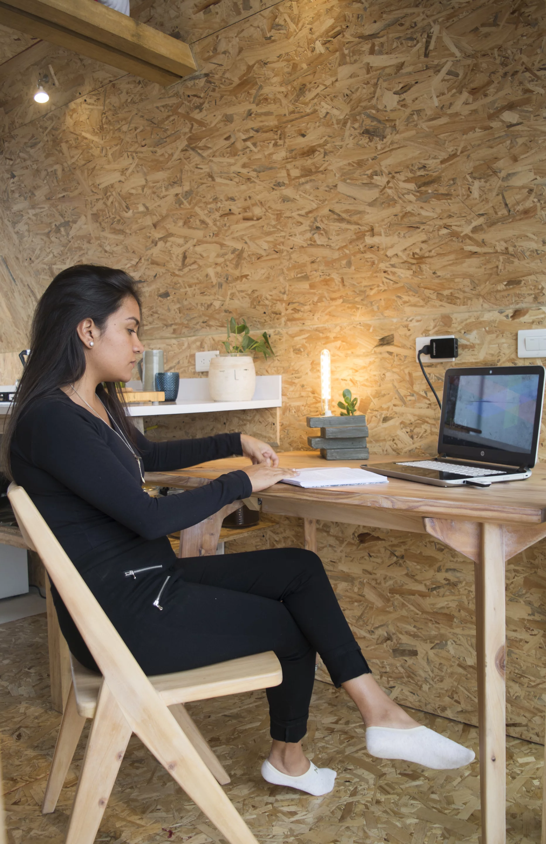 Casa Parásito includes a dining area and home office