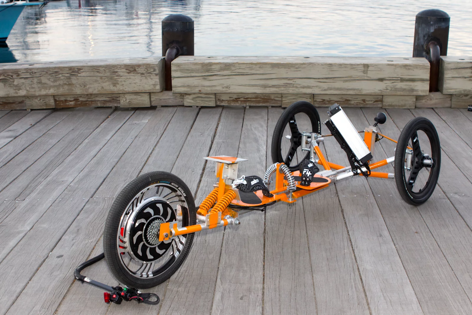 The spec allows a 195-pound (88.5-kg) rider to reach a claimed top speed of 25 mph (40.2 km/h)
