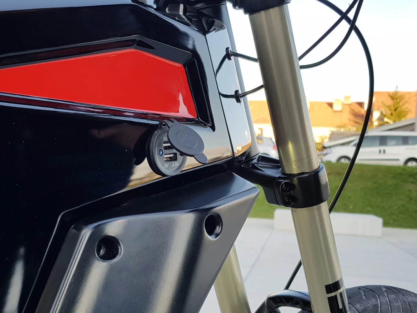 The Grunner X features RockShox Boxxer front suspension, and two USB ports to keep mobile devices charged during rides