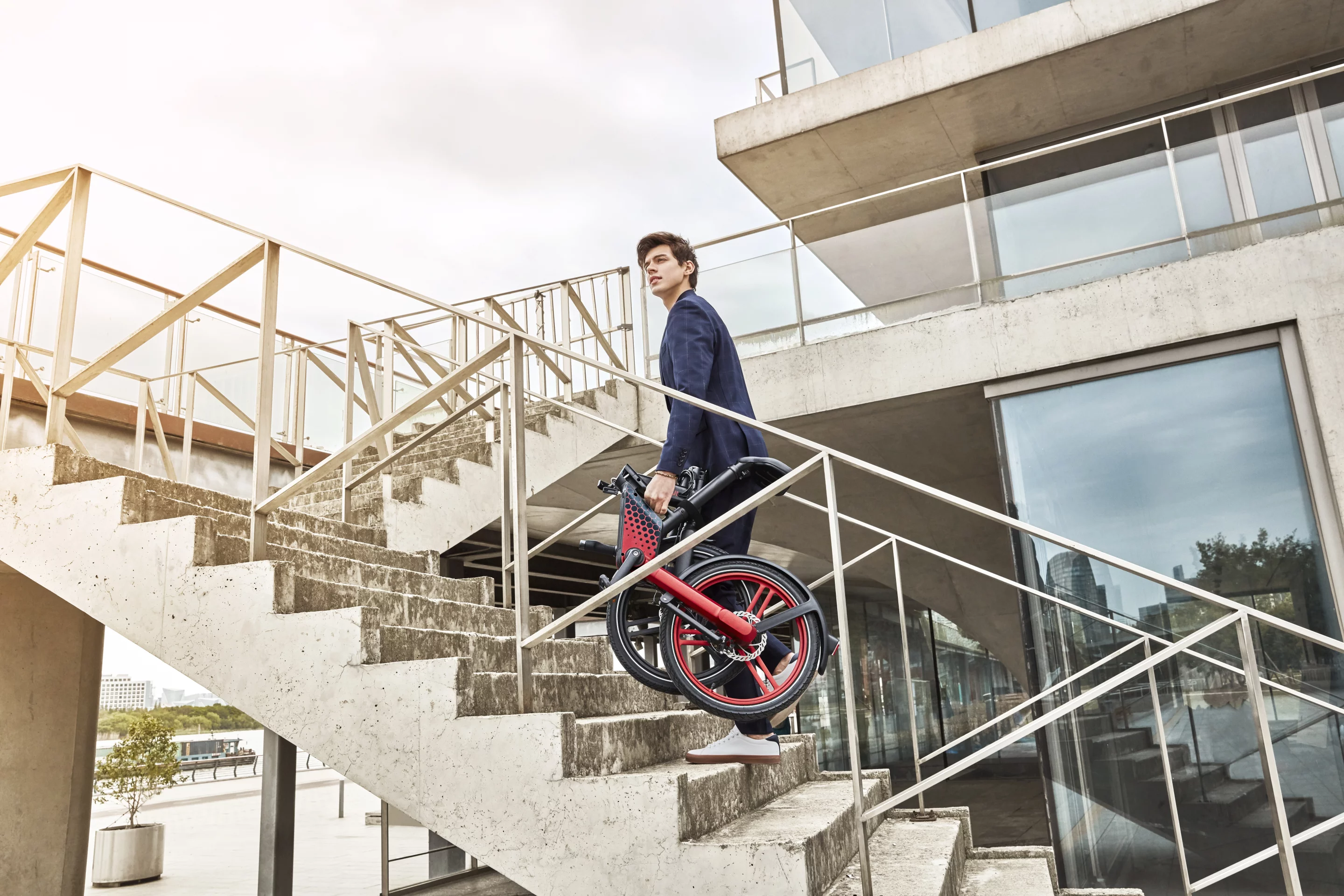 The Honbike Pro weighs in at 45.9 lb, which should make it a fairly painless carry up the steps to the office or apartment