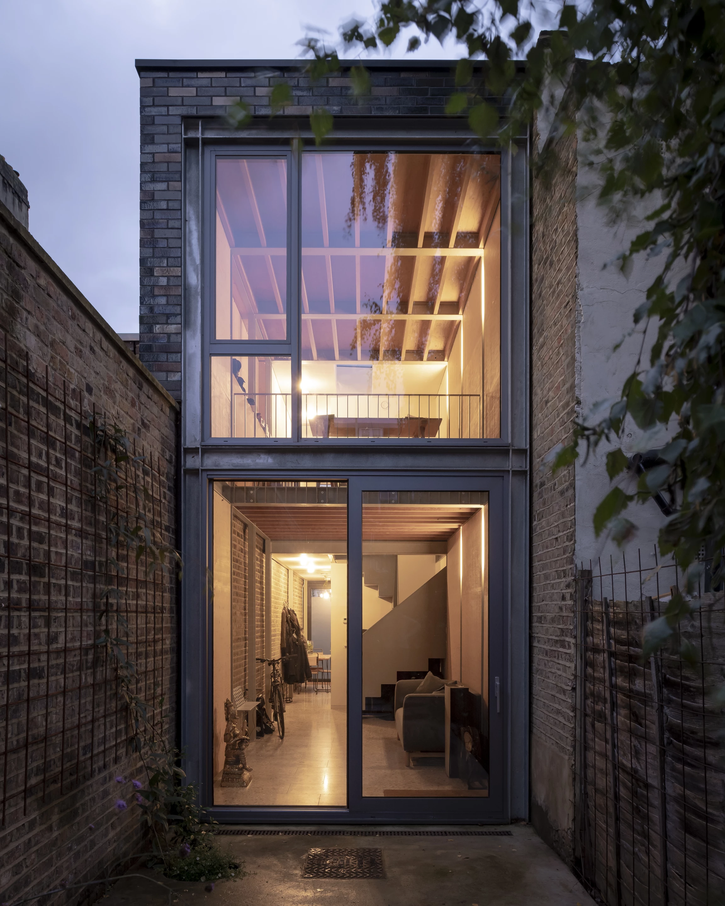 Slot House was designed by Sandy Rendel Architects with Sally Rendel and is located in London. The skinny home was squeezed into an alleyway and despite its compact interior, looks surprisingly livable