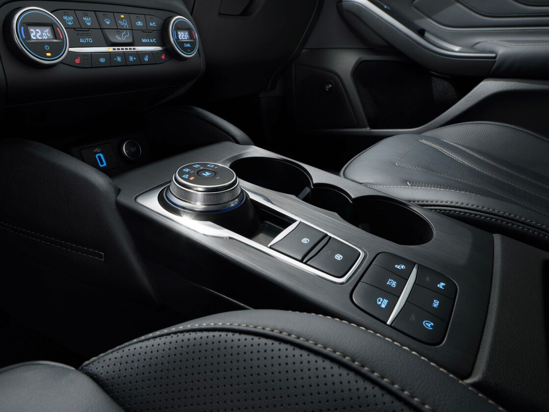 Ford Focus Vignale: 8-speed auto with scroll wheel