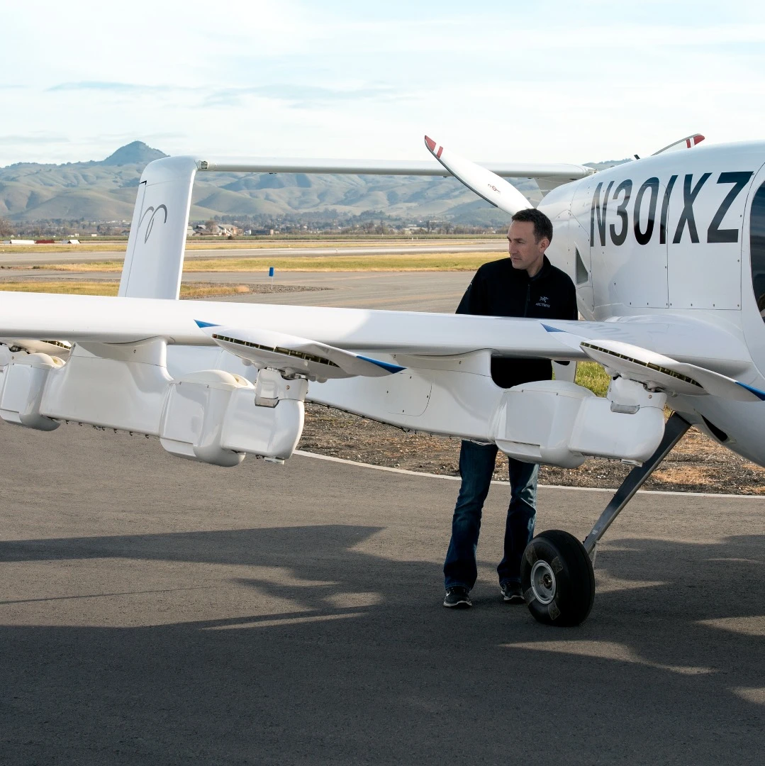 Kitty Hawk says that Cora can fly up to 3,000 ft (915 m) and each of the wing rotors can operate independently