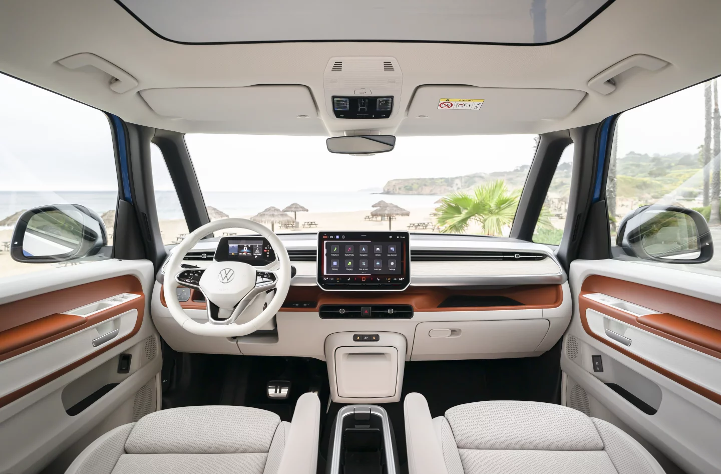 The ID. Buzz long wheelbase features digital instrument and infotainment screens