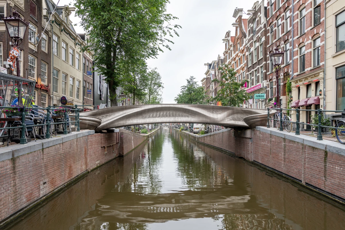 The 3D-printed bridge measures 12.2 m (40 ft) in length and has a width of 6.3 m (20 ft)