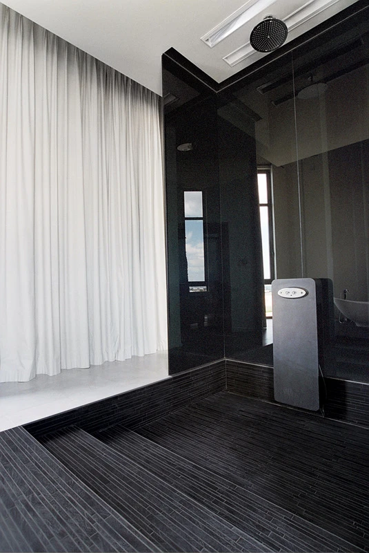 Renovation began in 2008, gradually converting the tower into a 6-story, 450-sq m (4,844-sq ft) home putting the space to maximum use (Photo: Bham)