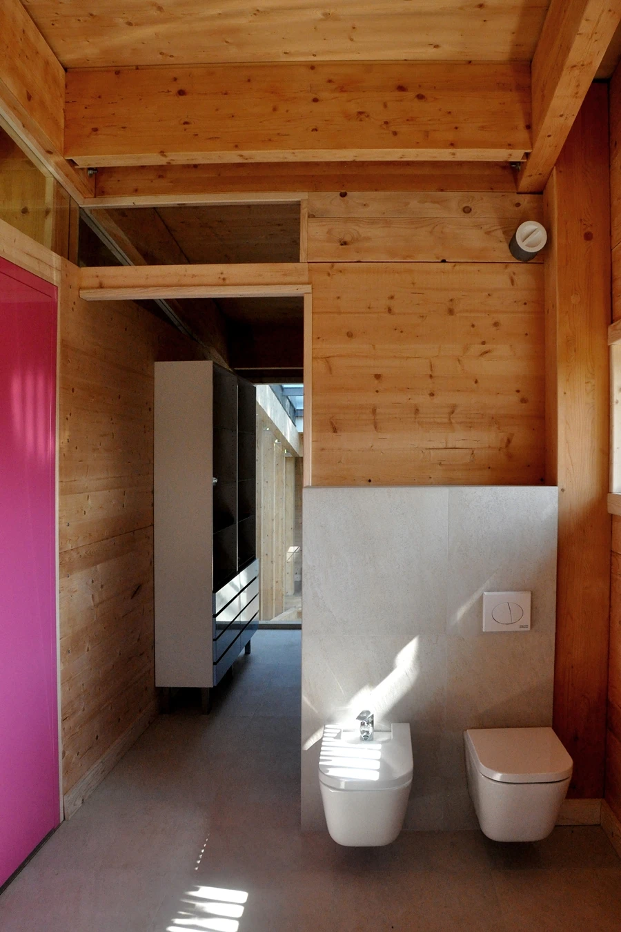 A toilet in Passive House Che
