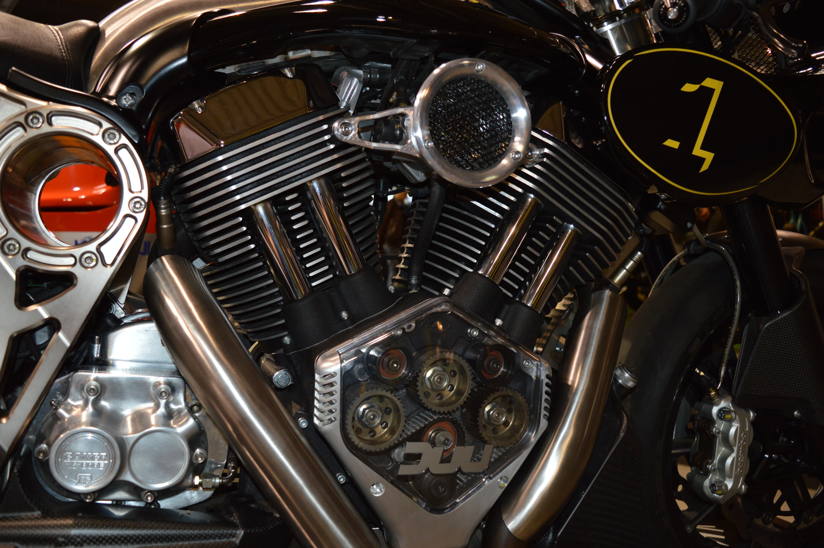 The massive 117 cu in X Wedge engine on the Cafédecursa
