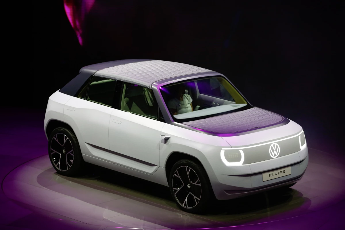 Both the hood and roof panel are made from a lightweight "air chamber textile" developed from recycled PET bottles