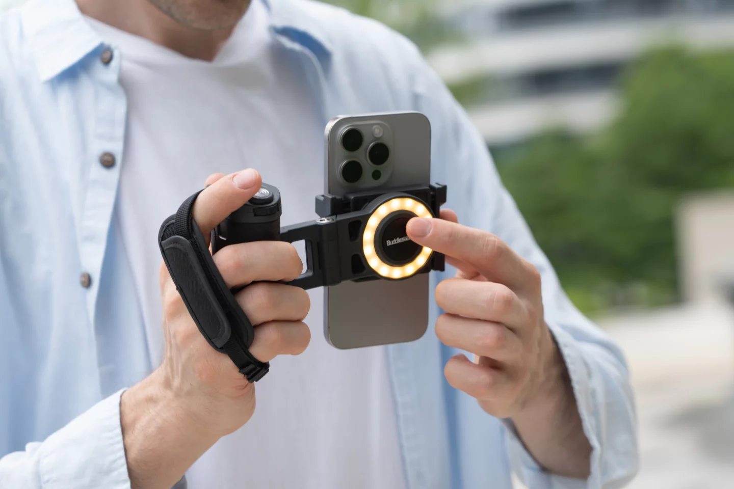 The Snappy is compatible with Android smartphones and iPhones