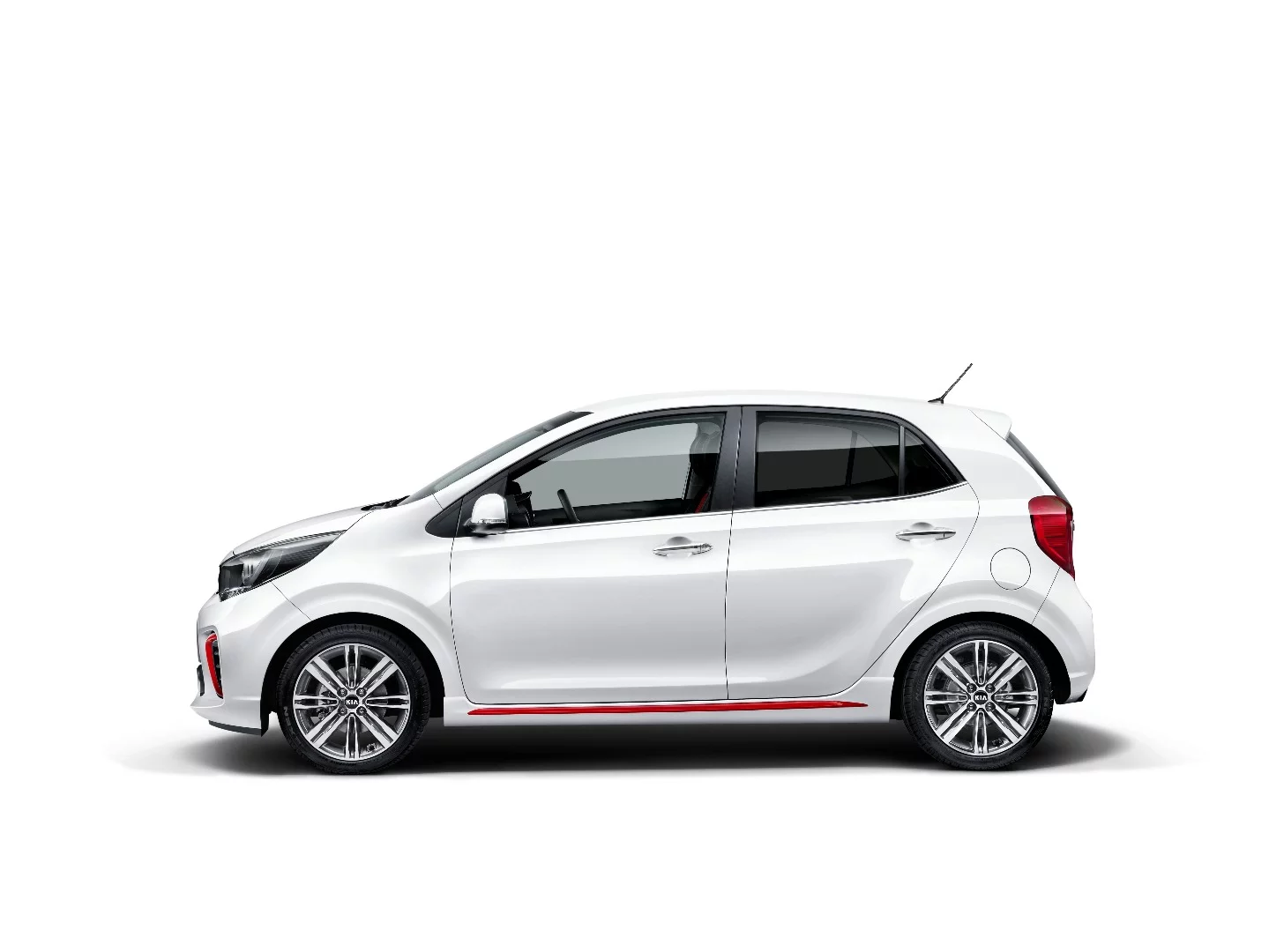 New photos of the car were released today showing the new Picanto’s design. It doesn’t gain any size (remaining at 3,595 mm, 141.5 inches)
