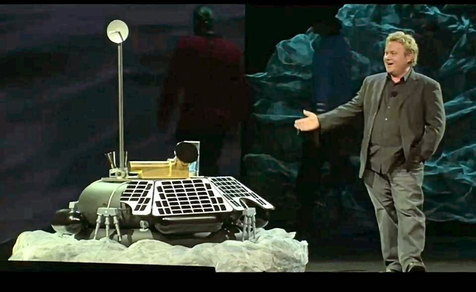 Moon Express Founder and CEO Bob Richards reveals the MX-1 design concept at an Autodesk University presentation (Photo: Moon Express)