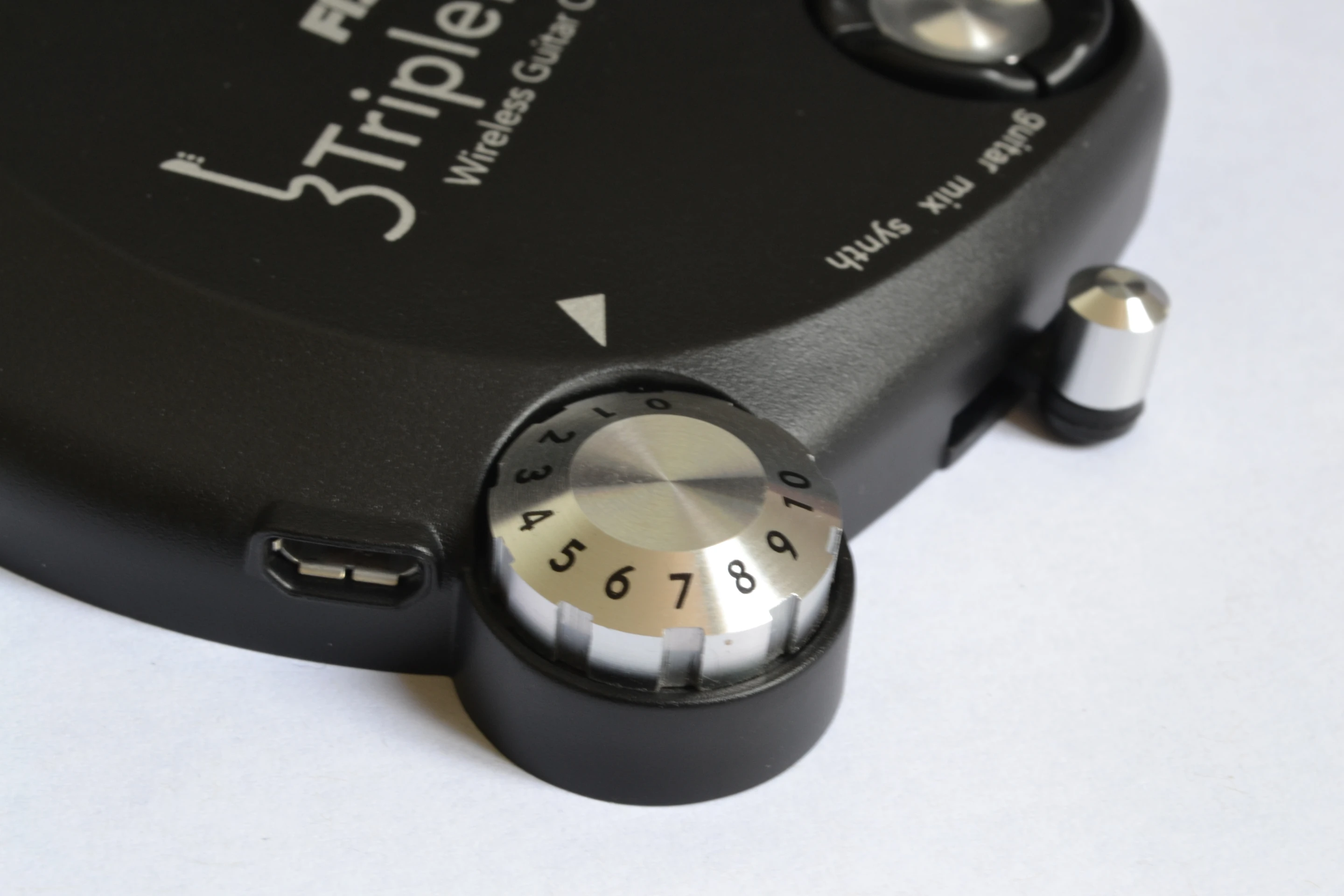 The ABS plastic controller features a smooth volume dial (that doesn't go to 11), and a selector switch to mute either synth or guitar channels, or mix them both (Photo: Paul Ridden/Gizmag)