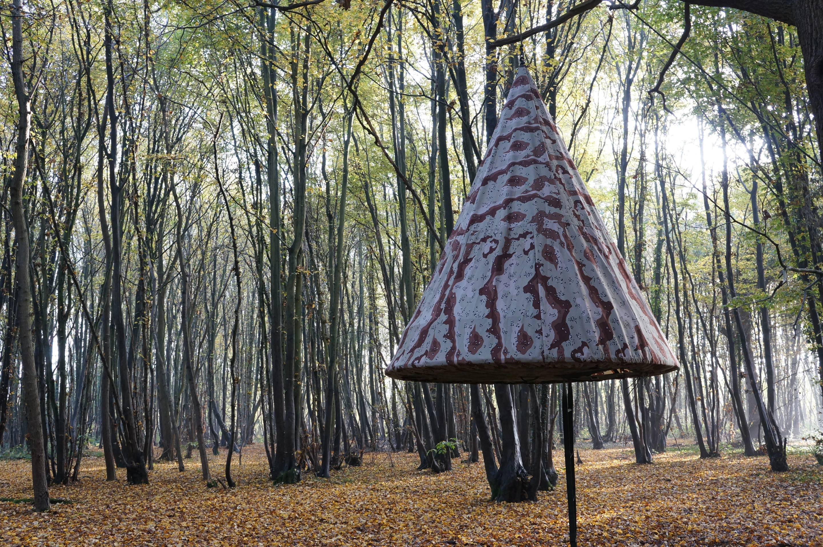 Sky-Pod hanging tent