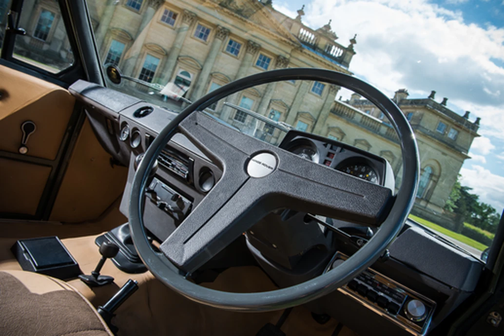 Range Rover 001 steering wheel