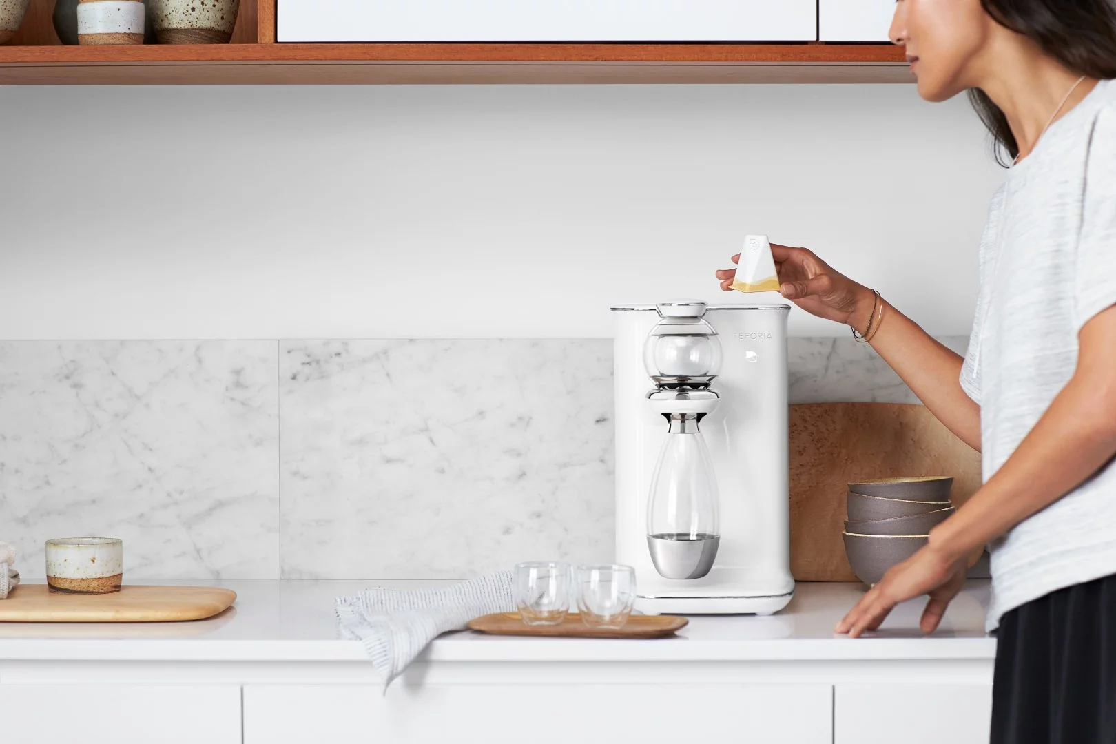 The Teforia infuser uses loose tea or propitiatory pods
