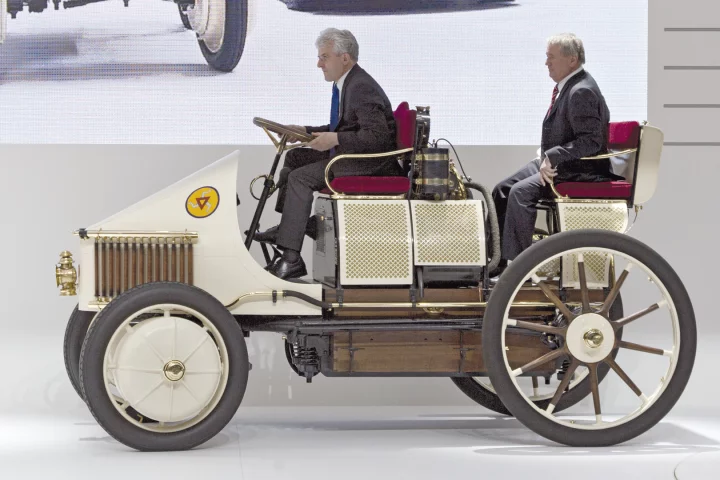 The Semper Vivus comes on stage in Geneva