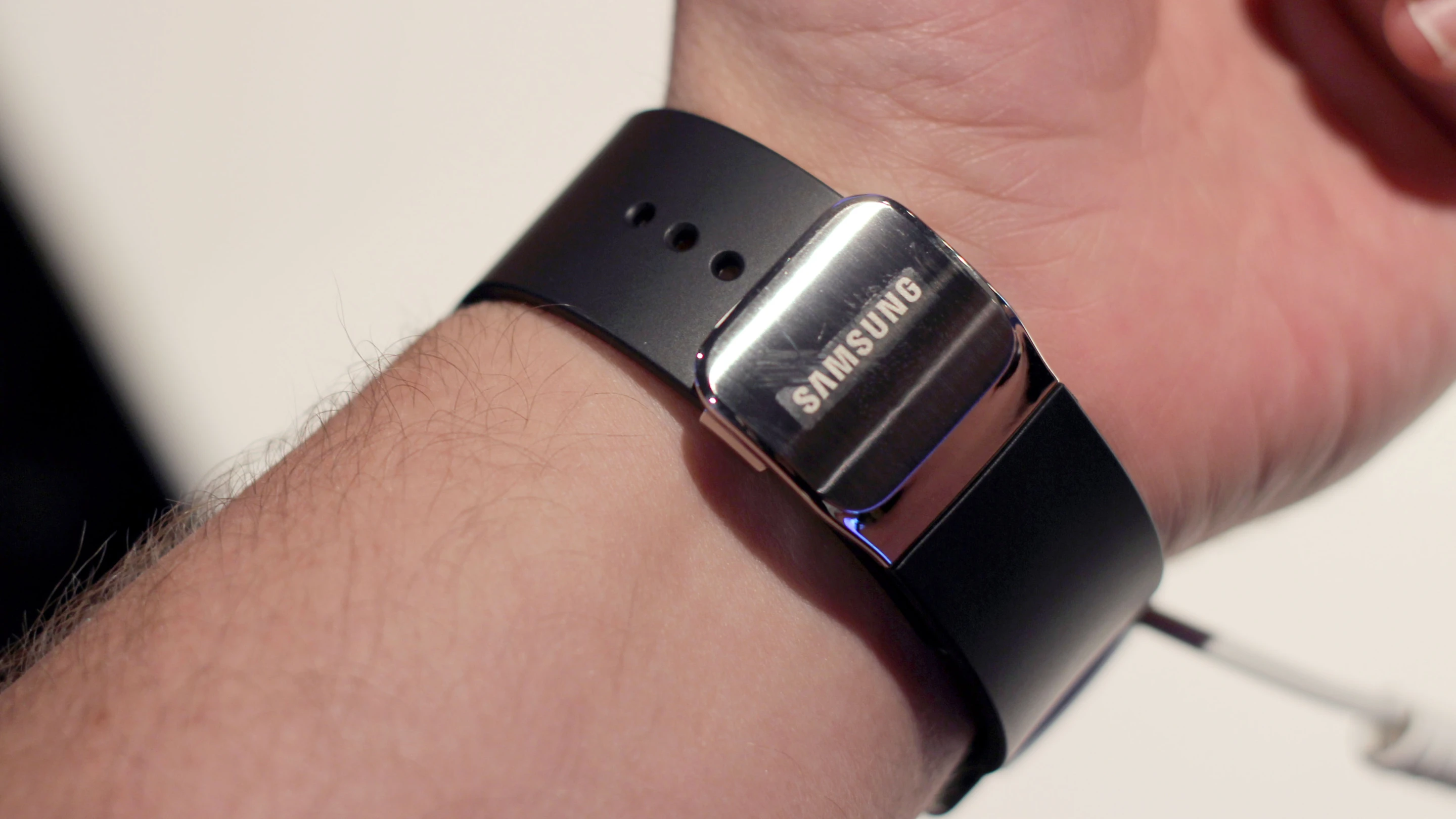 Samsung Gear S (Photo: Will Shanklin/Gizmag.com)