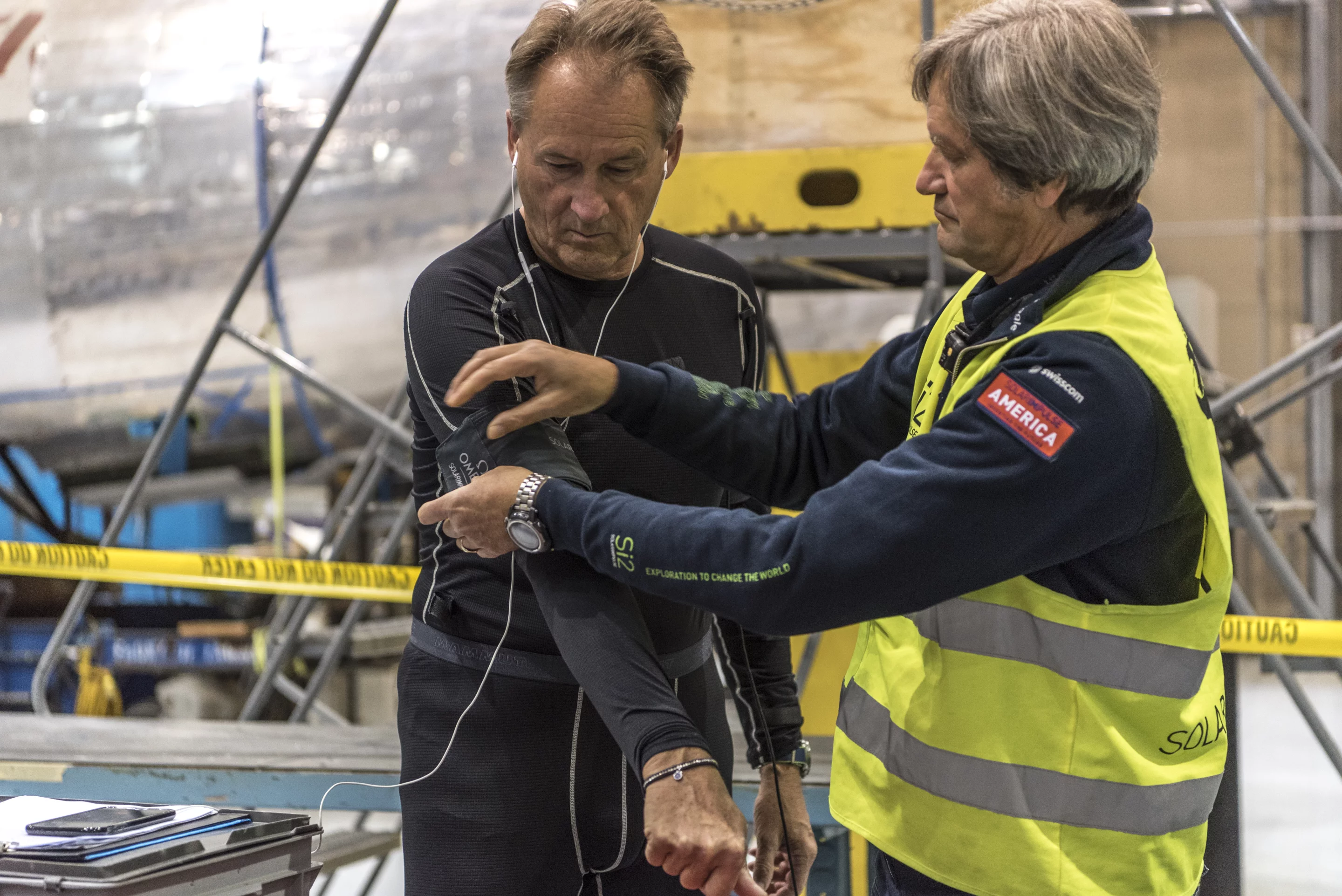André Borschberg (left) receiving a pre-flight briefing