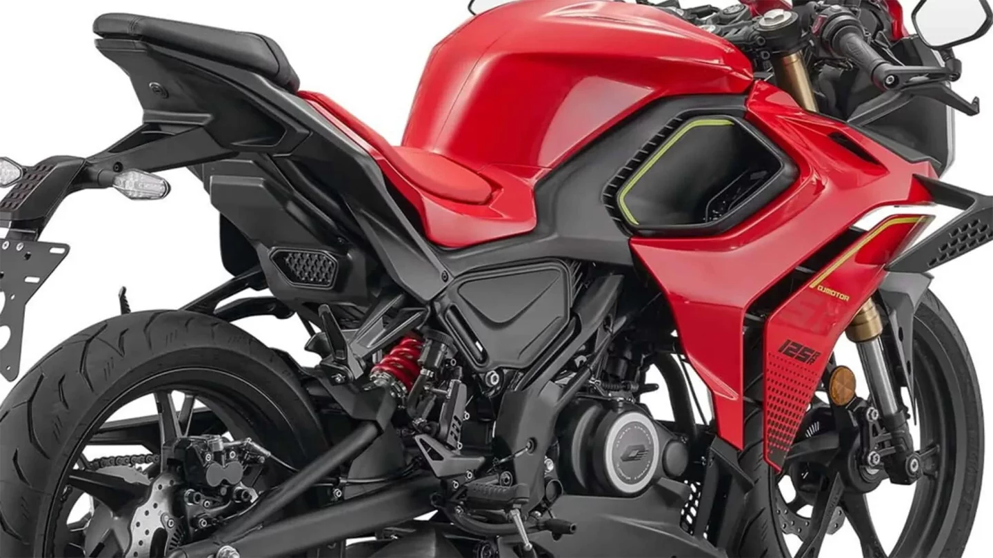 The SRK 125 R1 produces 15 hp courtesy of a 125cc water-cooled motor