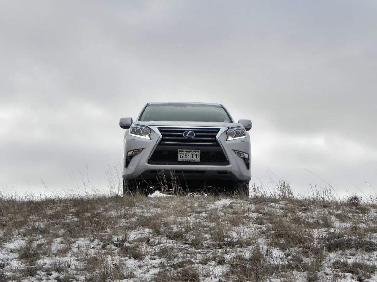 Driving the 2016 GX 460 is a 4.6-liter V8 engine that outputs 301 horsepower (224 kW) and 329 pound-feet (446 Nm) of torque