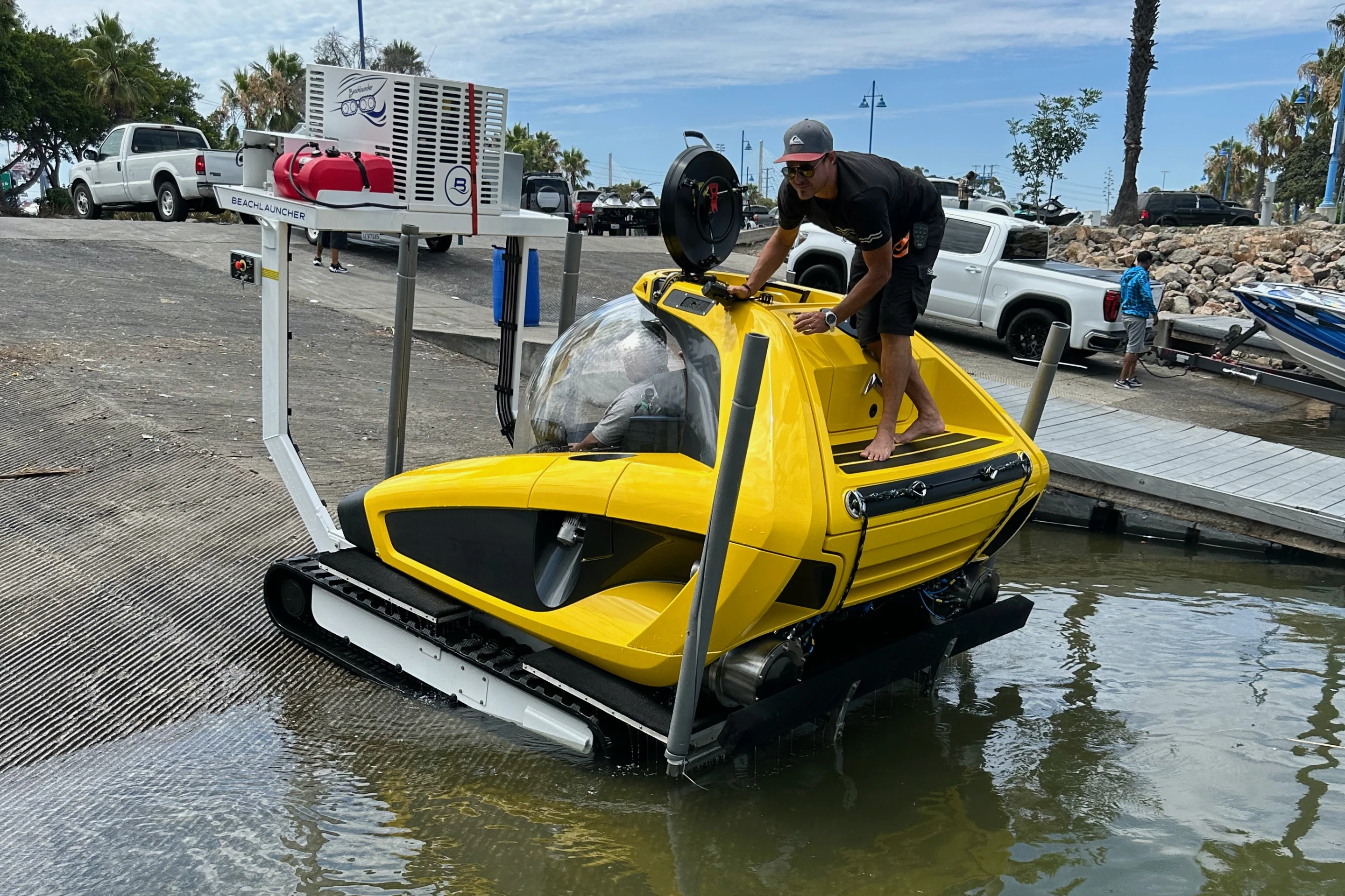 Pilot Nemo Beachlauncher allows Nemo sub pilots to drive in and out of the water