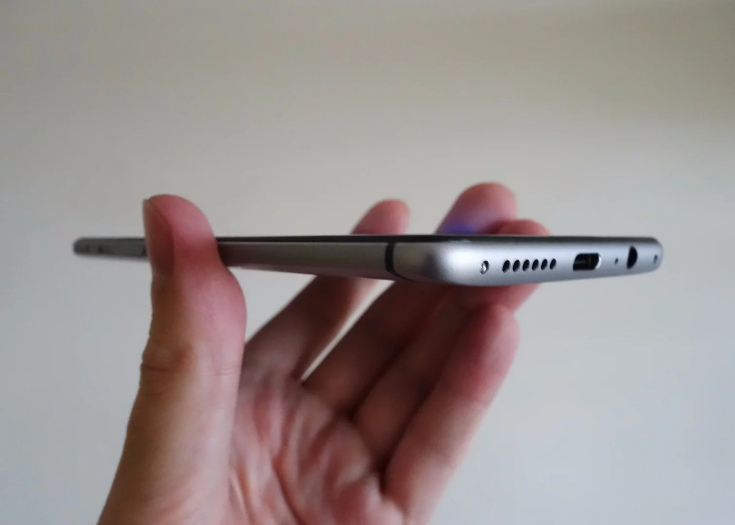 A single speaker, headphone socket and USB-C port sit on the bottom of the phone