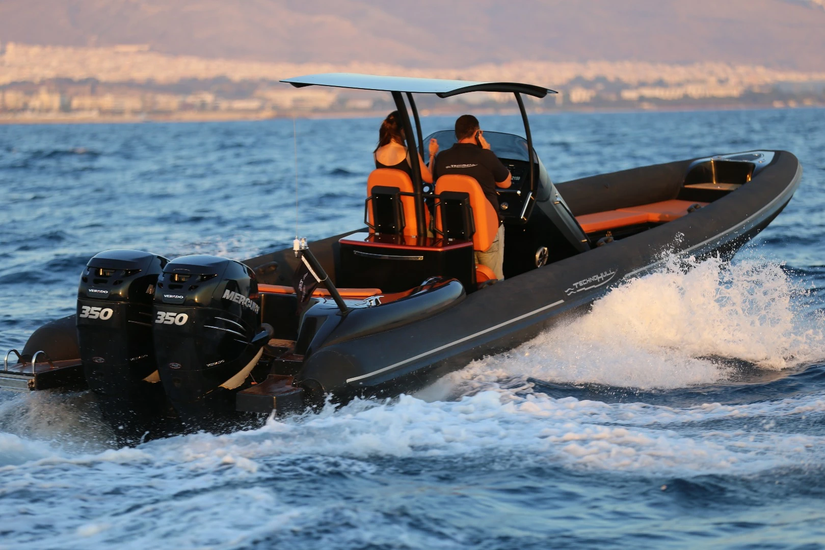 Engine outputs ranging from 500 to 800 hp are on offer in the Technohull Sea DNA 999