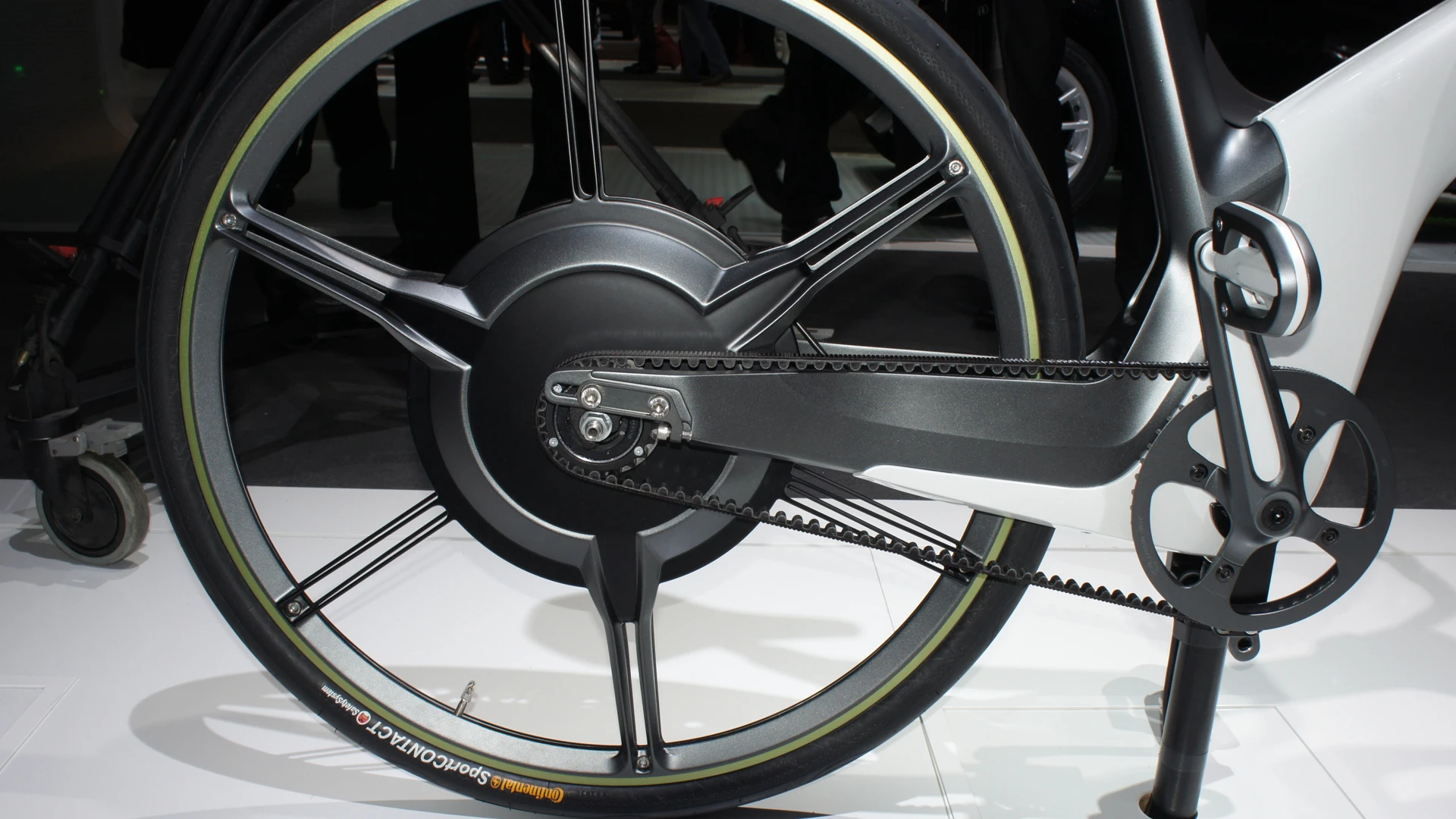 The rear hub motor and belt pulley and toothed belt drives