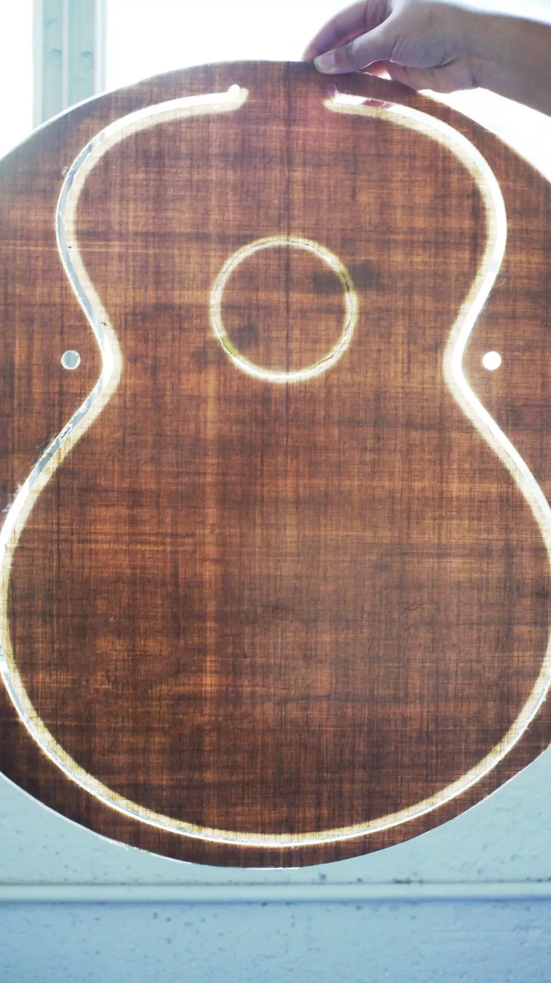 El Capitan's double-top soundboard is made from Ekoa, a natural fiber composite made mostly of low-density linen
