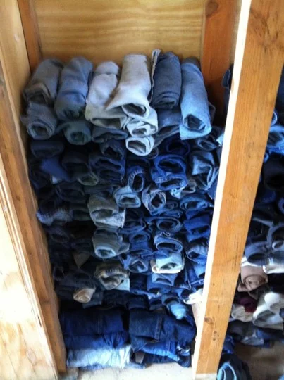 The house features 2 tons of denim jeans (Photo: BBM)