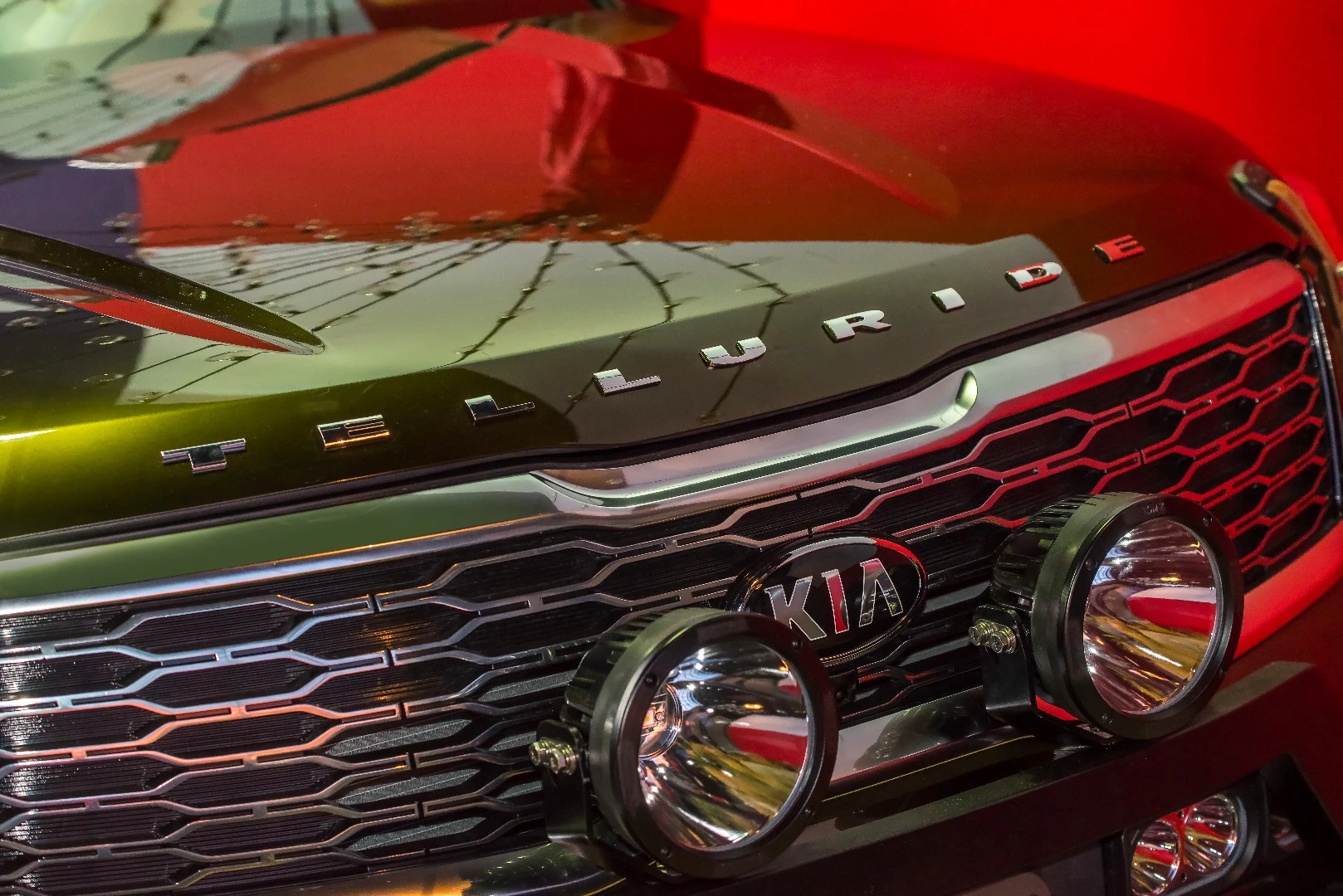The Kia Telluride's production grille below the off-road lights has been toned down from the bolder, brighter grille of the concept