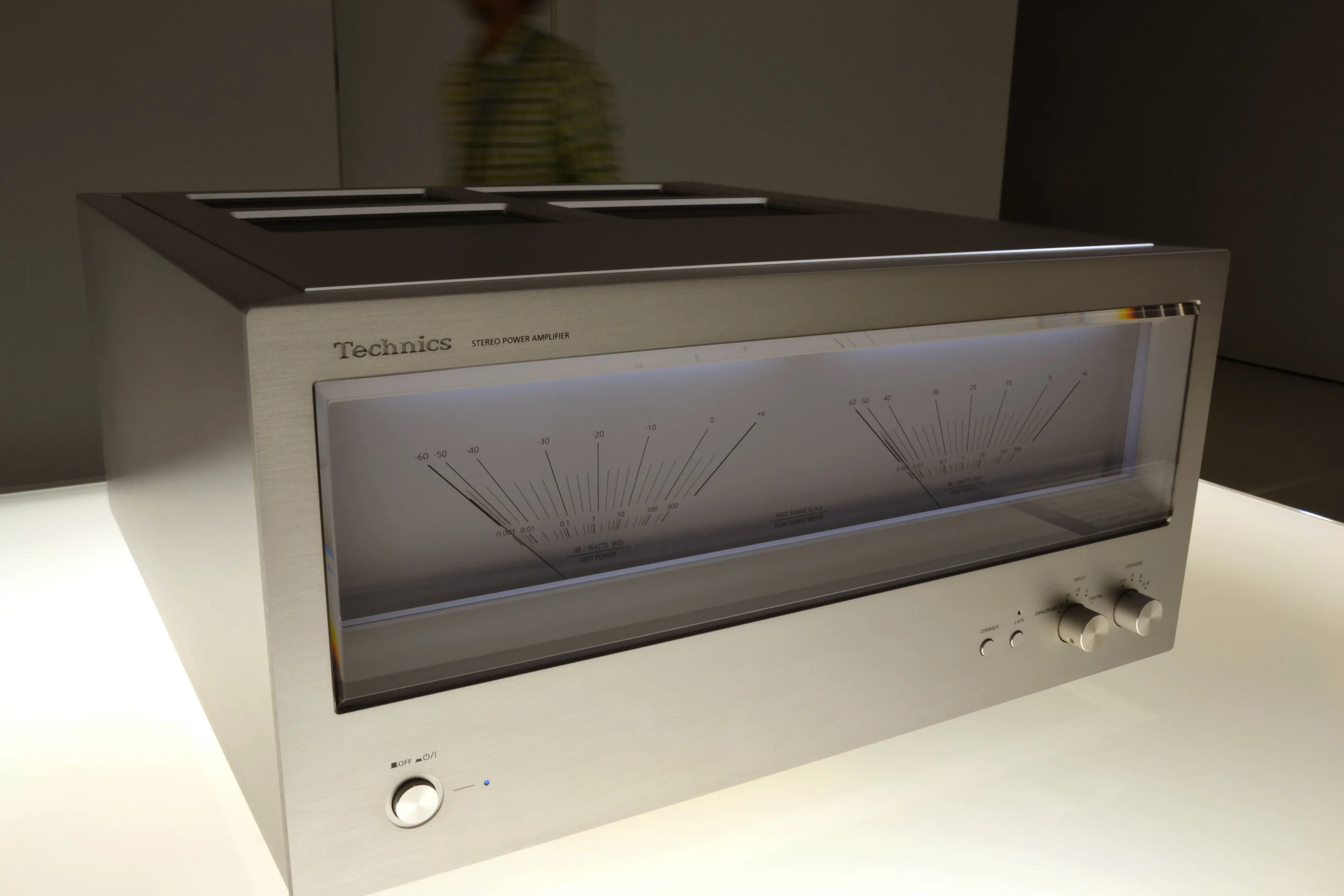 A Technics Reference Class SE-R1 power amplifier (Photo: Paul Ridden/Gizmag)
