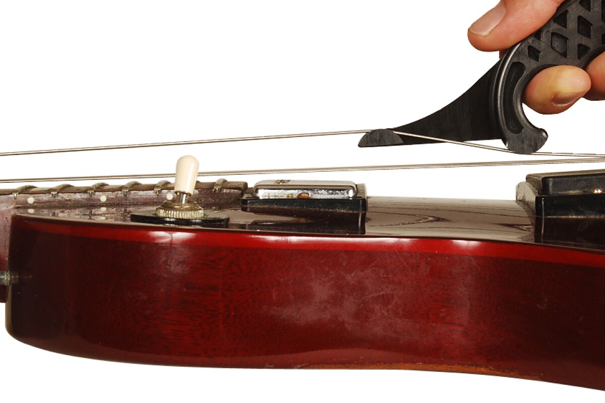 String Stretcha breaks in new guitar strings in just five minutes